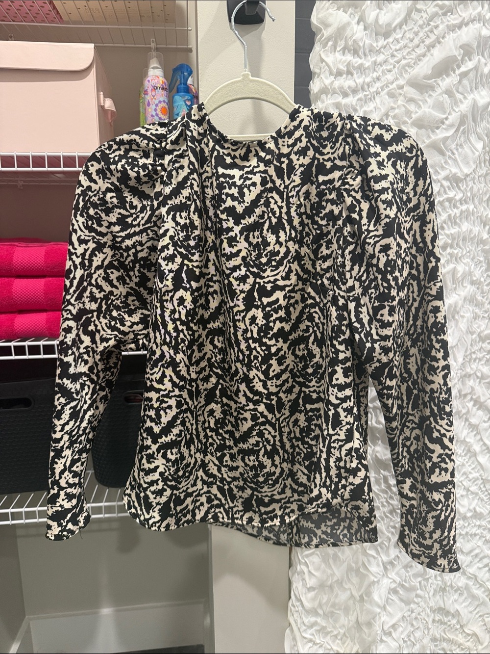H&M Black and Cream Abstract Print Puff-Sleeve Blouse